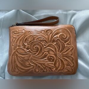NWOT Patricia Nash “Cassini” Wristlet